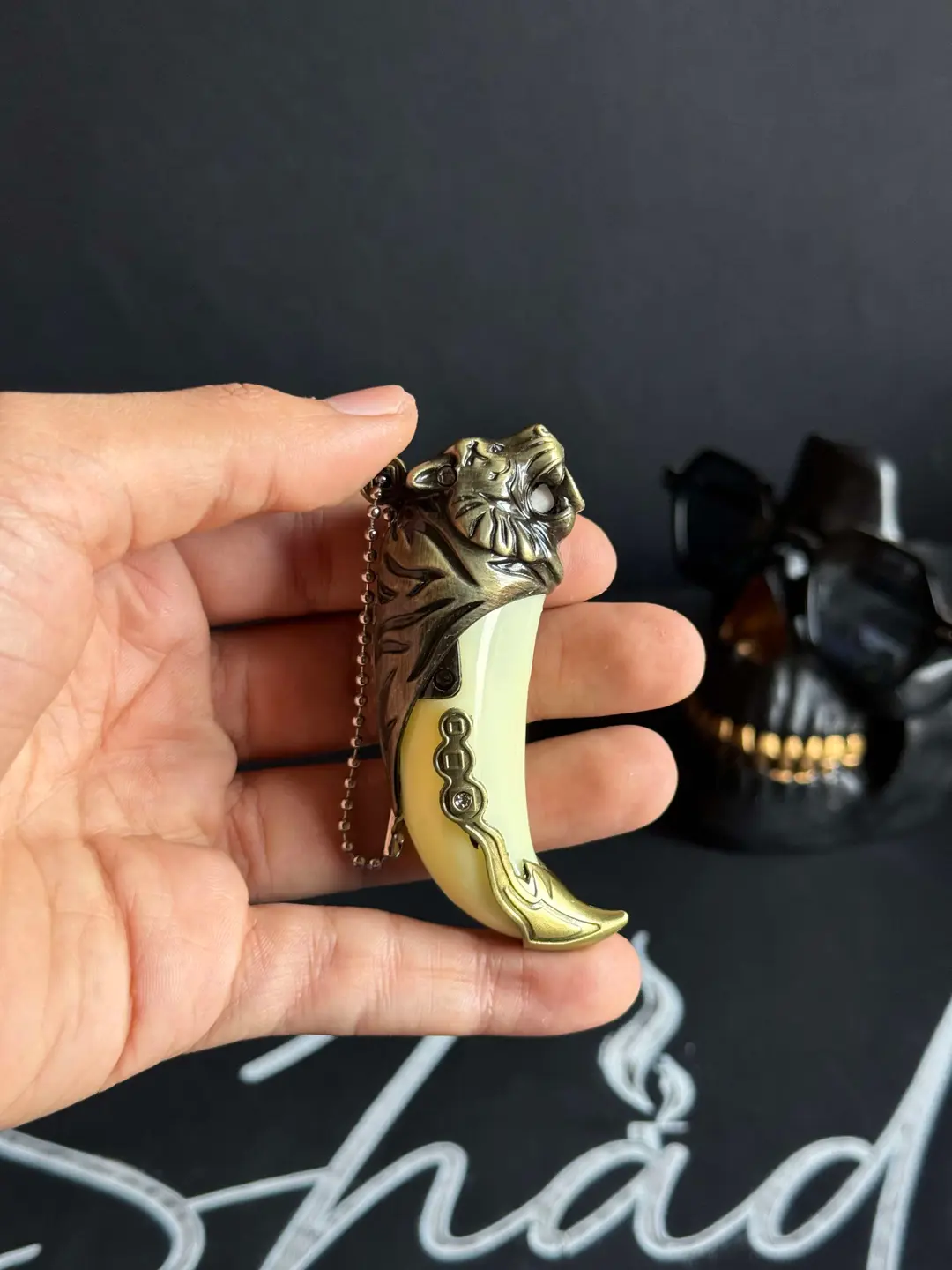 Fang Lighter