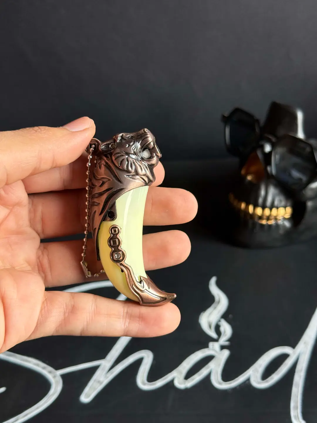Fang Lighter