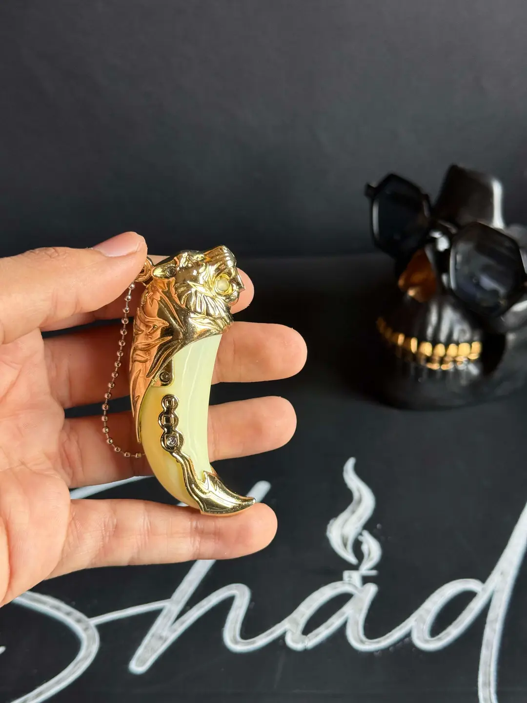 Fang Lighter