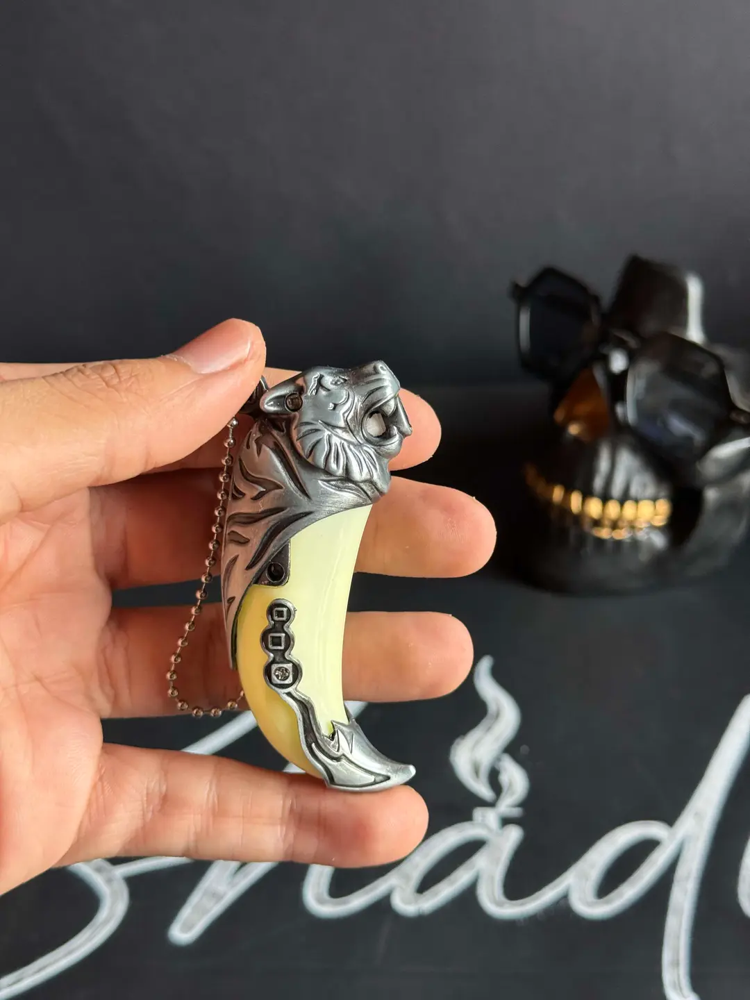 Fang Lighter