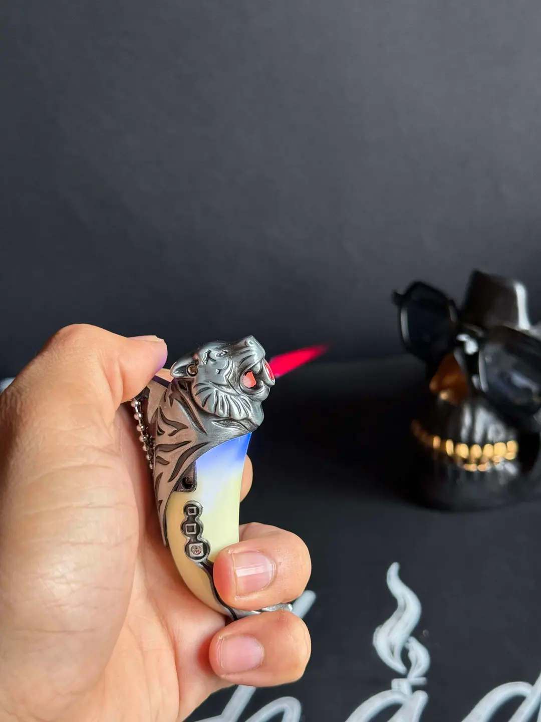 Fang Lighter