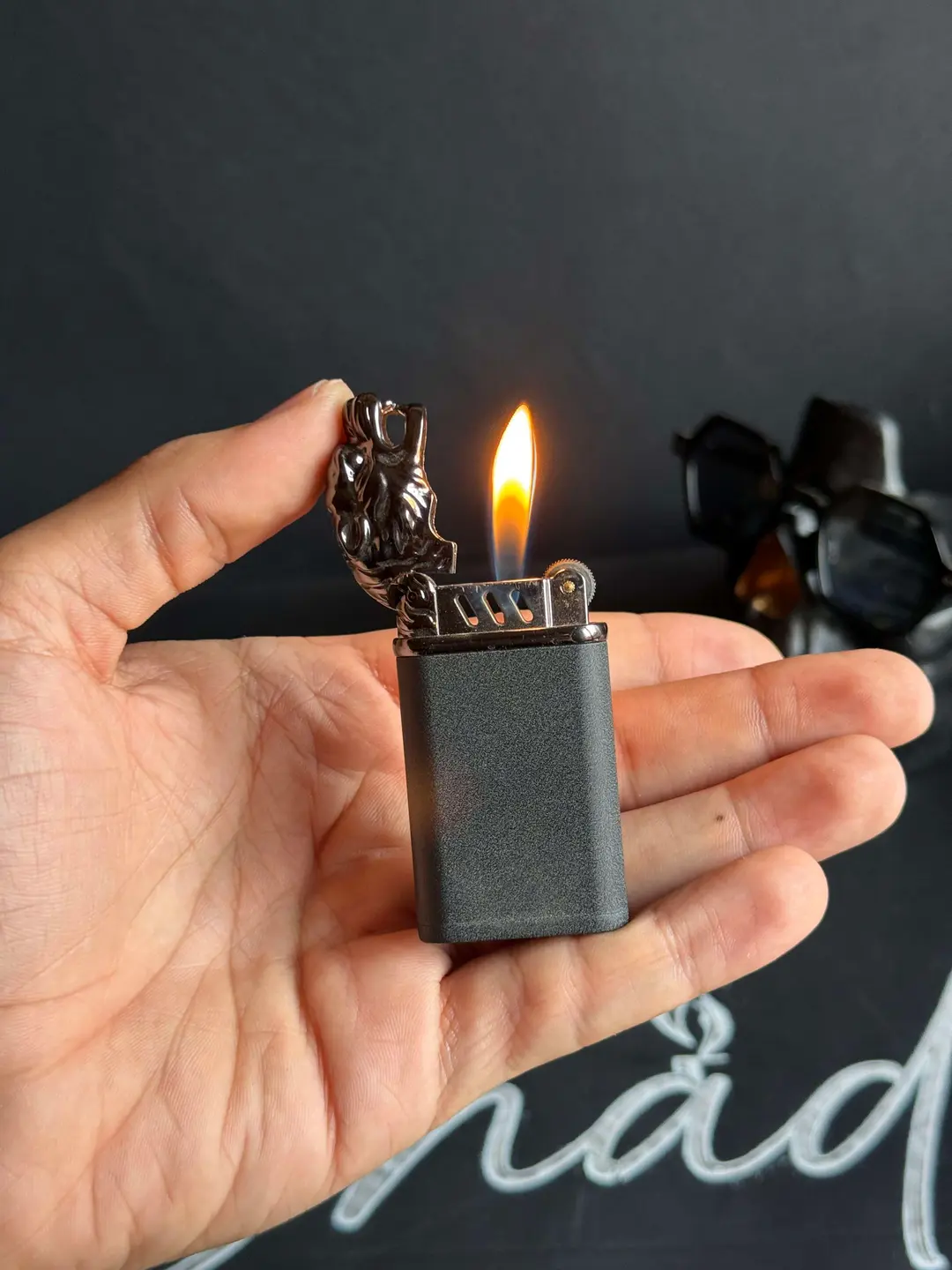 Tiger head lighter